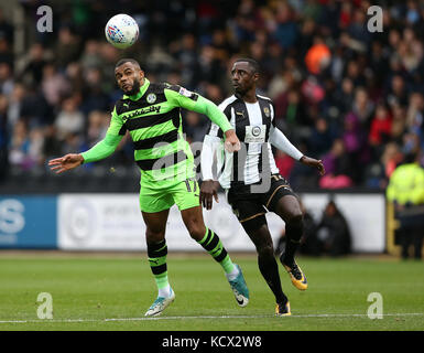 Jonathan Forte (rechts) und Dan Wishart der Forest Green Rovers von Notts County während des Spiels in der Meadow Lane, Nottingham. Stockfoto