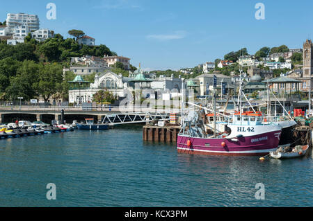 Angeln Boot und Ausrüstung im Hafen und Jachthafen in Torquay, Torbay, Devon. Prinzessin Pavillon und Promenade, Spazierwege, Helling und Liegeplätze Stockfoto