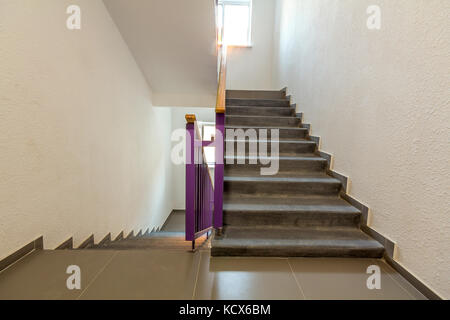 Beton Treppe im neuen Gebäude Stockfoto