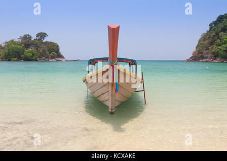 Traditionelle thai Longtail-Boot im Andaman Meer Stockfoto