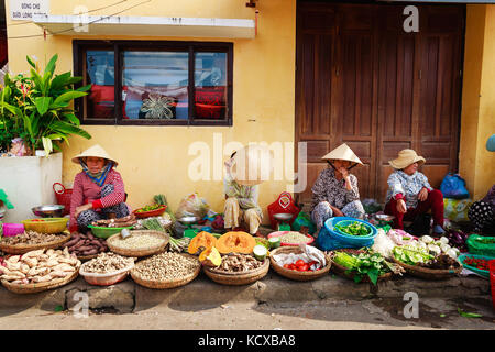 Obst und Gemüse Anbieter Produkte verkaufen Hoi An Markt in Hoi An Ancient Town, Quang Nam, vietnam Hoi An als Weltkulturerbe anerkannt ist Stockfoto