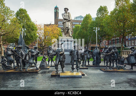 Amsterdam, Niederlande, 30. Oktober 2016: bronze Figuren, die von der russischen Künstler Alexander taratynov und Michail dronov zum Beispiel von Rembrandt Stockfoto