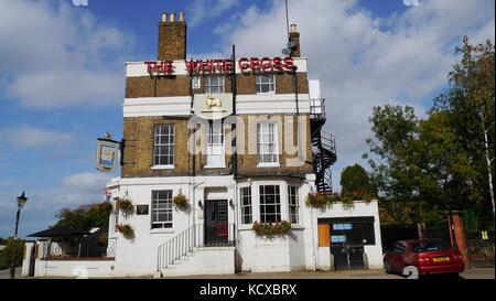 Das weiße Kreuz riverside Pub in Richmond London Stockfoto