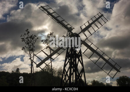 Friedhelm's, Entwässerung, Windmühle, wie Hügel, Trestle Mühlen, Skelett Mühlen Stockfoto