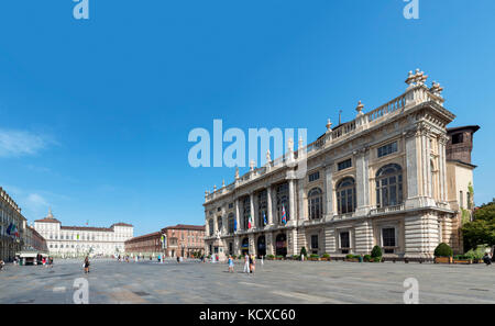 Piazza Castello mit dem Palazzo Madama nach rechts, und der Palazzo Reale auf der Linken, Turin, Piemont, Italien Stockfoto
