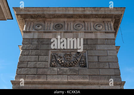 Italien: architektonisches Detail der Porta Garibaldi, einem der sechs wichtigsten Tore der alten Stadt Mailand, im Inneren der Bastionen errichtet (der alten Mauern) Stockfoto