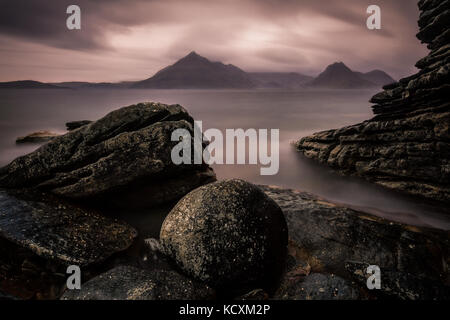 Elgol Strand mit dem Cuillin Berge in der Ferne. Isle Of Skye, Schottland, Großbritannien Stockfoto