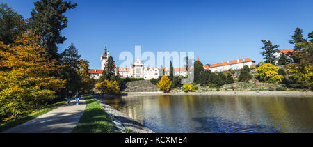 Prag, Tschechische Republik - 23 September, 2017: die Menschen besuchen pruhonice Schloss und Park. Das Schloss seine aktuelle neo-renaissance Form erhielt, die Stockfoto