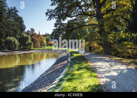 Prag, Tschechische Republik - 23 September, 2017: die Menschen besuchen Schloss Pruhonice Park. Stockfoto