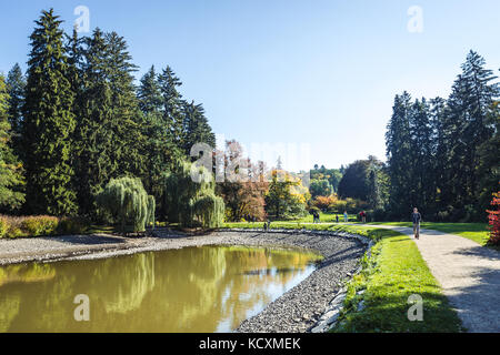 Prag, Tschechische Republik - 23 September, 2017: die Menschen besuchen Schloss Pruhonice Park. Stockfoto