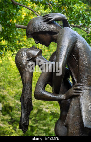 Romeo und Julia Bronze Statue in der Nähe der Delacorte Theater im Central Park. Manhattan, New York City Stockfoto