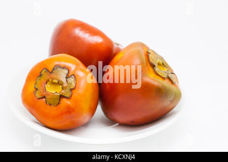 (Chontaduro bactris gasipaes) auf weißem Hintergrund Stockfoto