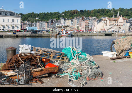 Die Netze und andere Fanggeräte in den Hafen von Honfleur, Frankreich Stockfoto