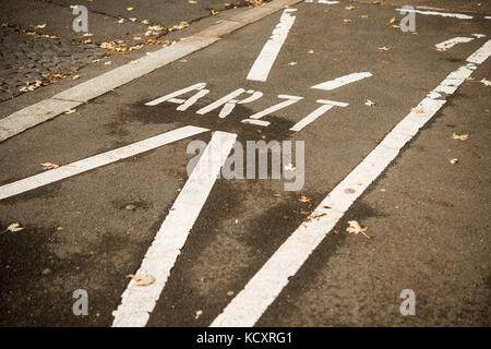 Parkplatz für einen Arzt in Deutschland Stockfoto