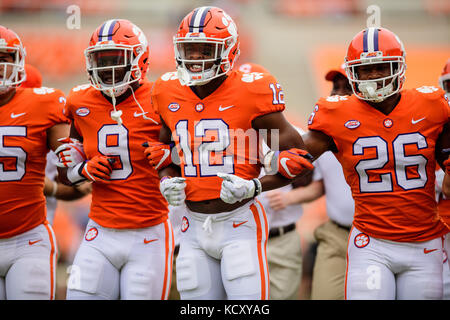 Clemson Defensive zurück K' von Wallace (12) vor dem NCAA College Football Spiel zwischen Wake Forest und Clemson am Samstag, den 7. Oktober 2017 im Memorial Stadium in Clemson, SC. Jakob Kupferman/CSM Stockfoto