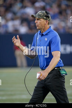 Annapolis, Maryland, USA. 7. Okt 2017. Air Force Falcons Head Coach Troy Calhoun während einer NCAA Football Spiel zwischen der United States Naval Academy Midshipmen und die United States Air Force Academy Falken an der Marine Marine Corp Stadion in Annapolis, Maryland. Justin Cooper/CSM/Alamy leben Nachrichten Stockfoto