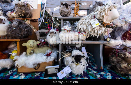 Hailey, Idaho, USA. 07 Okt, 2017. Schaf Spielzeug für Verkauf an den folklife Messe während der 21. jährlichen Trailing der Schafe Festival angeboten werden. Feiern der Kultur, des Erbes und der Geschichte der Schafe ranching und Schafe weideten in Idaho und der Westen, die fünftägige Festival bietet Workshops, Küche, eine folklife Messe, Schäferhund Studien, eine Wolle fest und der klimatischen Schafe Parade durch die Innenstadt von Ketchum. Credit: Brian cahn/zuma Draht/alamy leben Nachrichten Stockfoto