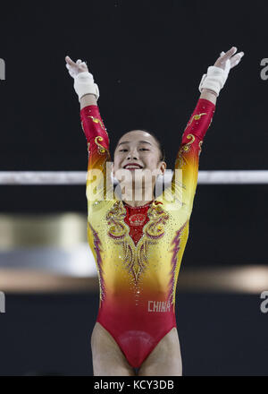 Montreal, Quebec, Kanada. 7. Okt 2017. YILIN FAN der Volksrepublik China konkurriert auf dem stufenbarren während der einzelnen Gerätefinale der Gymnastics World Championships am 7. Oktober 2017 im Olympiastadion in Montreal, Kanada. Credit: Andrew Kinn/ZUMA Draht/ZUMAPRESS.com/Alamy leben Nachrichten Stockfoto