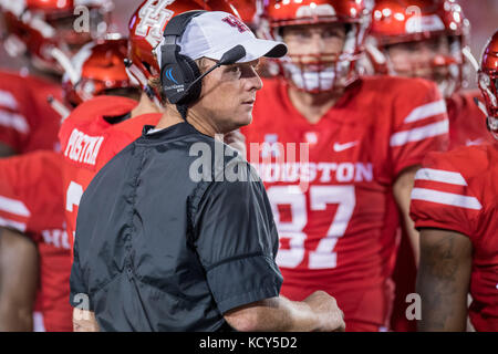 Houston, TX, USA. 7. Okt 2017. Houston Cougars Head Coach großen Applewhite während des 3. Quartals ein NCAA Football Spiel zwischen der SMU Mustangs und der Universität von Houston Cougars bei tdecu Stadion in Houston, TX. Houston gewann das Spiel 35-22. Trask Smith/CSM/Alamy leben Nachrichten Stockfoto