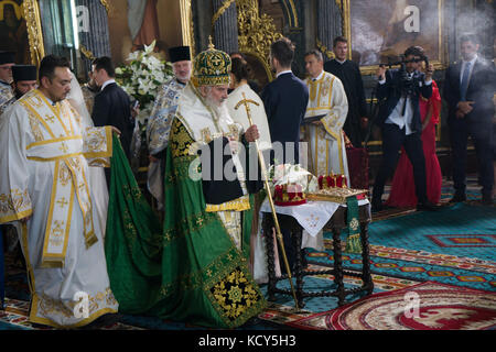 Belgrad, Serbien. 7. Oktober, 2017. Seine Königliche Hoheit Prinz Philip und Danica marinkovic Hochzeit miss wurde statt in der Kathedrale von St. Michael der Erzengel ("saborna crkva") in Belgrad, Serbien, am Samstag, den 7. Oktober 2017. Seine Königliche Hoheit Prinz Philip ist an zweiter Stelle in der Zeile auf den Thron nach dem Erbprinzen Peter. Er ist der Sohn von Seiner Königlichen Hoheit Kronprinz Alexander und Prinzessin Maria da Gloria von Orleans Bragança. danica marinkovic Miss ist eine Tochter der bekannten serbischen Maler Milan marinković. Credit: Zoran boldorac/alamy leben Nachrichten Stockfoto