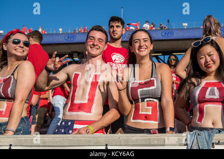 Houston, TX, USA. 7. Okt 2017. Houston Cougars Fans vor einem NCAA Football Spiel zwischen der SMU Mustangs und der Universität von Houston Cougars bei tdecu Stadion in Houston, TX. Houston gewann das Spiel 35-22. Trask Smith/CSM/Alamy leben Nachrichten Stockfoto