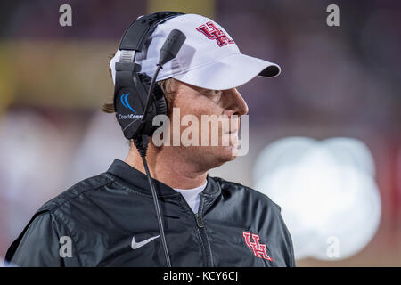 Houston, TX, USA. 7. Okt 2017. Houston Cougars Head Coach großen Applewhite während des 3. Quartals ein NCAA Football Spiel zwischen der SMU Mustangs und der Universität von Houston Cougars bei tdecu Stadion in Houston, TX. Houston gewann das Spiel 35-22. Trask Smith/CSM/Alamy leben Nachrichten Stockfoto