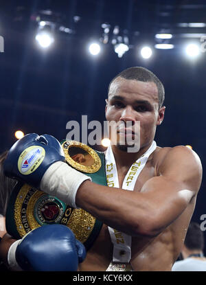 Stuttgart, Deutschland. Oktober 2017. Chris Eubank Jr. aus Großbritannien nach seinem Sieg im Super-Mittelgewicht-Viertelfinale des IBO-Boxweltcups in Stuttgart am 7. Oktober 2017. Quelle: Marijan Murat/dpa/Alamy Live News Stockfoto