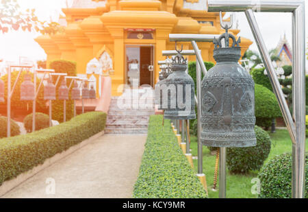 Alte Glocke am Wat kroen kathin Tempel, famuse Tempel in Lop Buri, Thailand Stockfoto