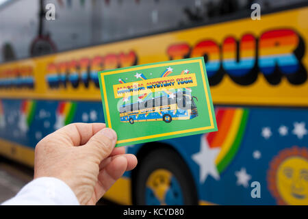 Magical Mystery Tour Ticket und Bus, Albert Dock, Liverpool, Merseyside Stockfoto