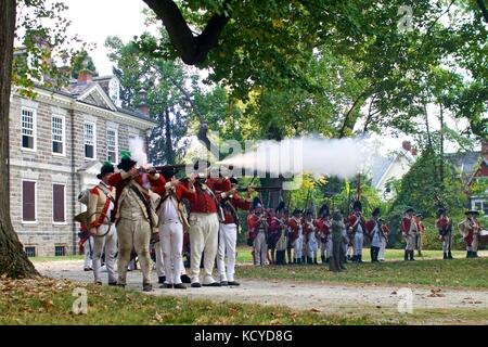 Philadelphia, PA, USA - Oktober 7, 2017: Revolutionäre Krieg Re-enactors Teil in der 240. Jahrestag Nachstellung der Schlacht von Germantown. Stockfoto