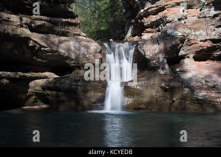 Upper Falls Wasserfall bei Old Mans Höhle Hocking Hills Ohio Stockfoto