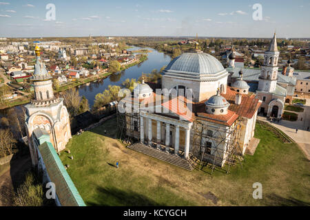 Blick vom Glockenturm des Klosters borisoglebsky, Torschok, Russland Stockfoto