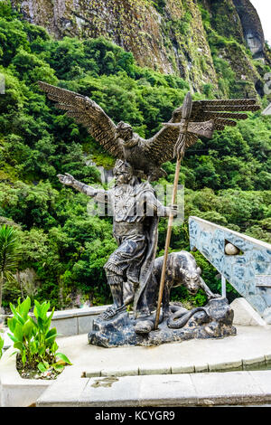 Aguas Calientes, Cusco, Peru-29 April 2017: Große Sapa Inka stat Stockfoto