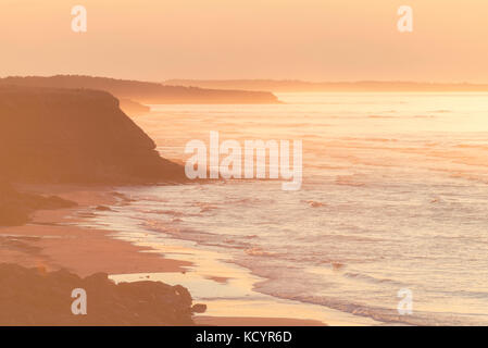 Klippen, Sonnenuntergang, Nebel, goldenen Stunde, Cavendish, Prince Edward Island National Park, Prince Edward Island, Kanada Stockfoto