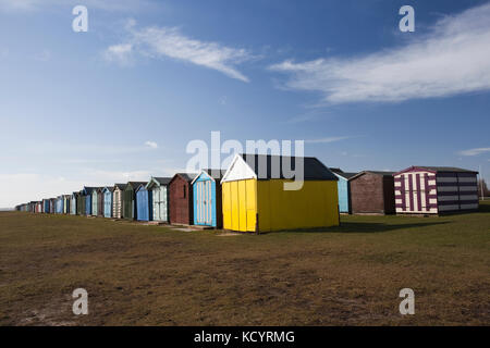 Holzhütten am Dovercourt, in der Nähe von Harwich, Essex, England Stockfoto