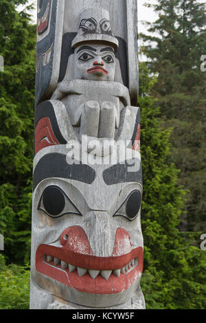 Totem Pole detail, Haida Kunst & Schmuck, Haida Gwaii, der früher als Queen Charlotte Islands, British Columbia, Kanada bekannt Stockfoto