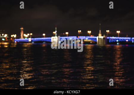 Blur Schuß von geschlossenen Palace Bridge in St. Petersburg bei Nacht Stockfoto