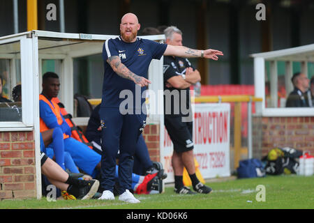 Romford Manager Paul Martin in Romford vs Hastings United, Fa trophy Fußball am Schiff lane am 8. Oktober 2017 Stockfoto