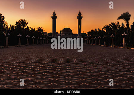 Mausoleum des ersten Präsidenten in Monastir am Abend. Tunesien, Afrika. Stockfoto