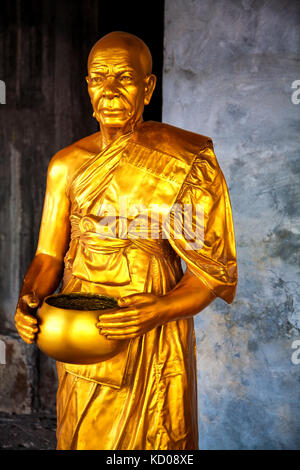 Statuen der Mönche am Big Buddha Denkmal, Insel Phuket, Thailand Stockfoto