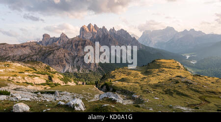 Sonnenuntergang am Monte campedelle und Col de le Bisse, Sextner Dolomiten, Südtirol, Trentino - Südtirol, Alto-Adige, Italien Stockfoto