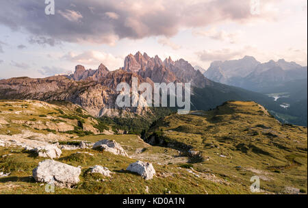 Sonnenuntergang am Monte campedelle und Col de le Bisse, Sextner Dolomiten, Südtirol, Trentino - Südtirol, Alto-Adige, Italien Stockfoto