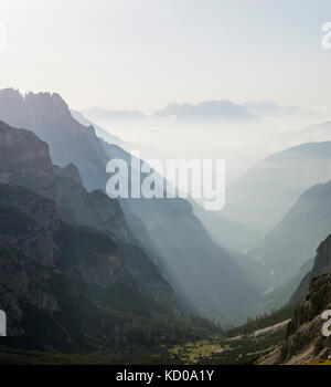 Silhouetten der Berge, Blick in das Tal, Sextner Dolomiten, Südtirol, Trentino - Südtirol, Alto-Adige, Italien Stockfoto