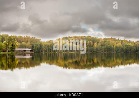 See im Herbst Wald panorama Shot des Tages Stockfoto