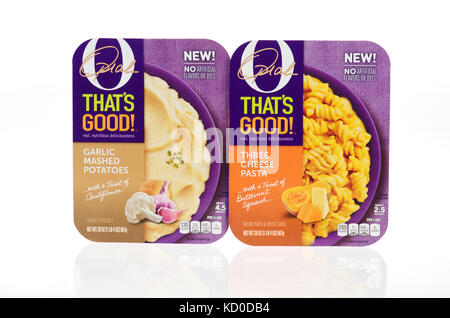 Oprah Winfreys O DAS IST GUT gekühlten Mahlzeiten mit Knoblauch, Kartoffelpüree und drei Käse Pasta in Verpackung auf weißem Hintergrund Ausschnitt USA Stockfoto