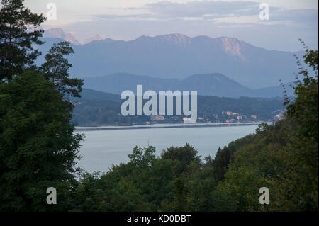 Worthersee (See Wert) am Worther Siehe, Kärnten, Österreich. 25. August 2017 © wojciech Strozyk/Alamy Stock Foto Stockfoto