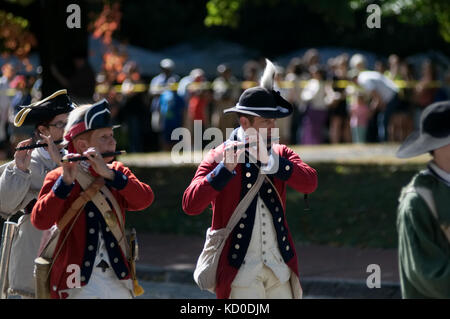 Revolutionären Krieg Re-enactors an jährlichen Schlacht von Germantown reenactment Nehmen auf dem Gelände der Cliveden, im Nordwesten Philadelphia, PA Stockfoto