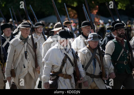 Revolutionären Krieg Re-enactors an jährlichen Schlacht von Germantown reenactment Nehmen auf dem Gelände der Cliveden, im Nordwesten Philadelphia, PA Stockfoto