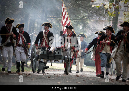 Revolutionären Krieg Re-enactors an jährlichen Schlacht von Germantown reenactment Nehmen auf dem Gelände der Cliveden, im Nordwesten Philadelphia, PA Stockfoto