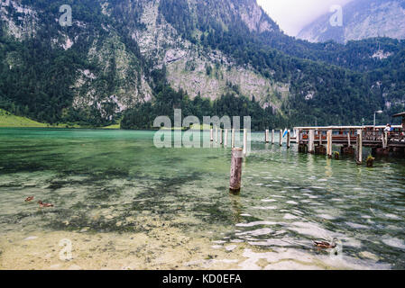 Pier in Konigssee See einem sonnigen Sommertag Stockfoto